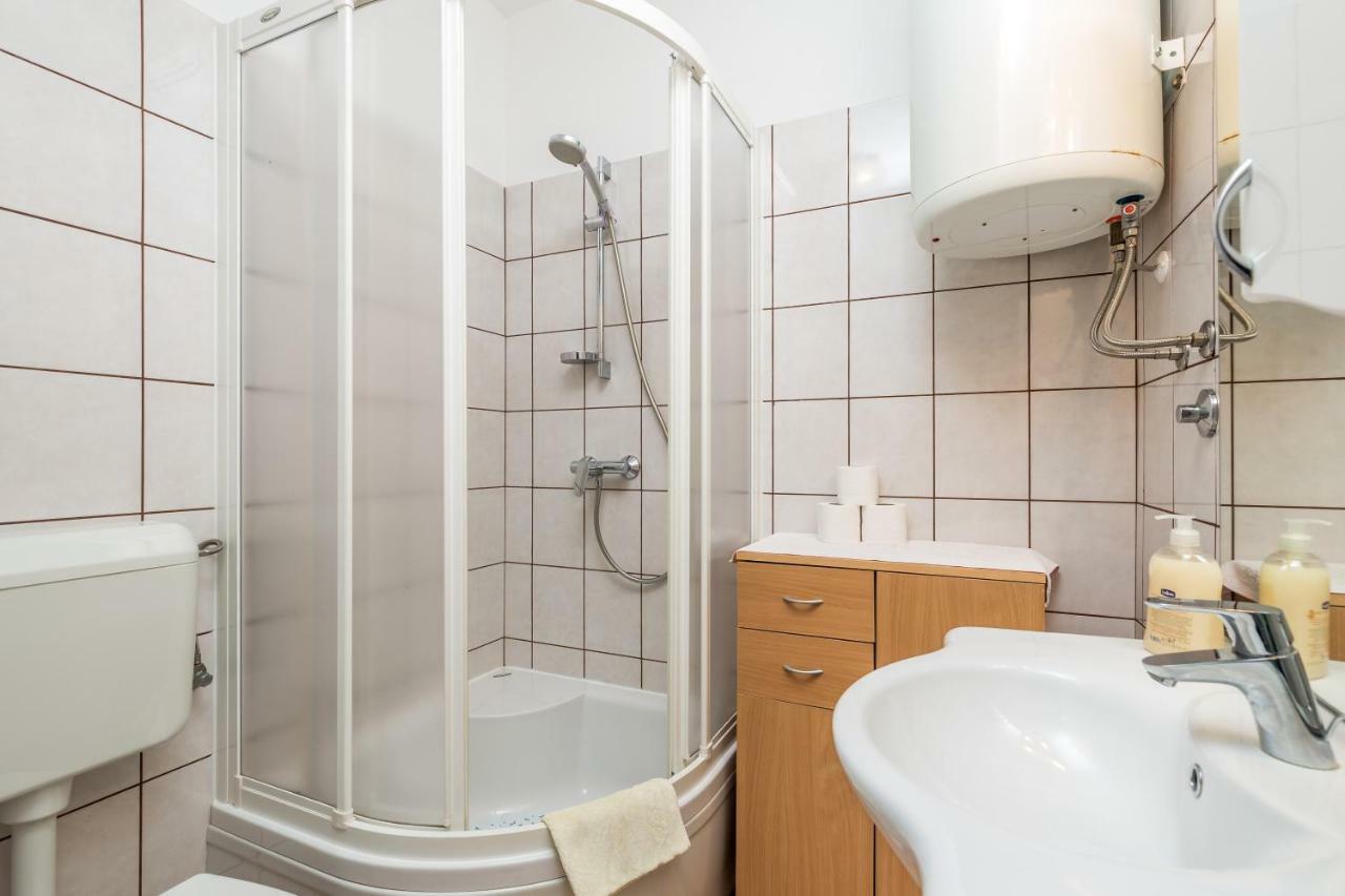 Pinezići Apartmani Strott מראה חיצוני תמונה