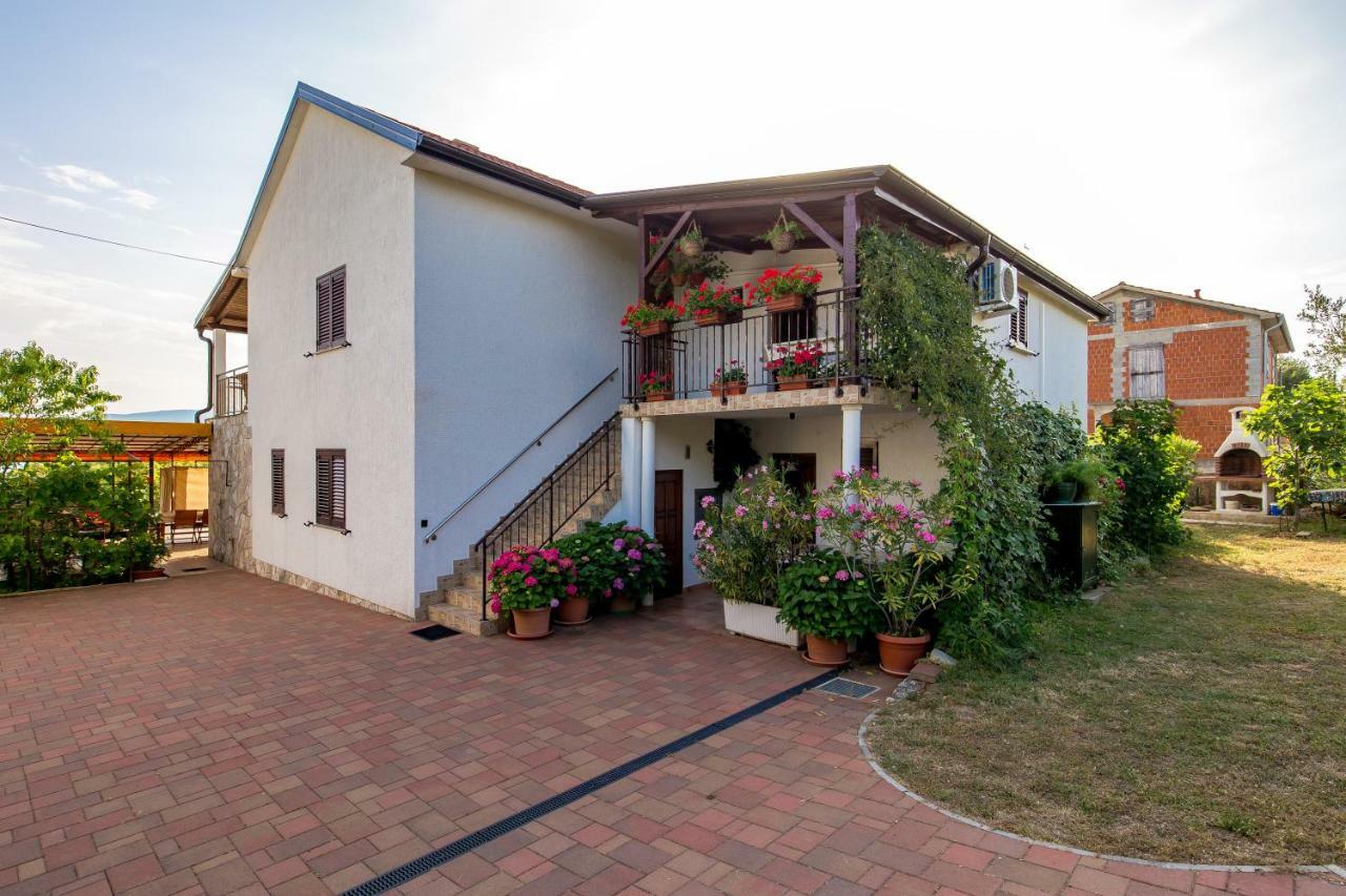 Pinezići Apartmani Strott מראה חיצוני תמונה
