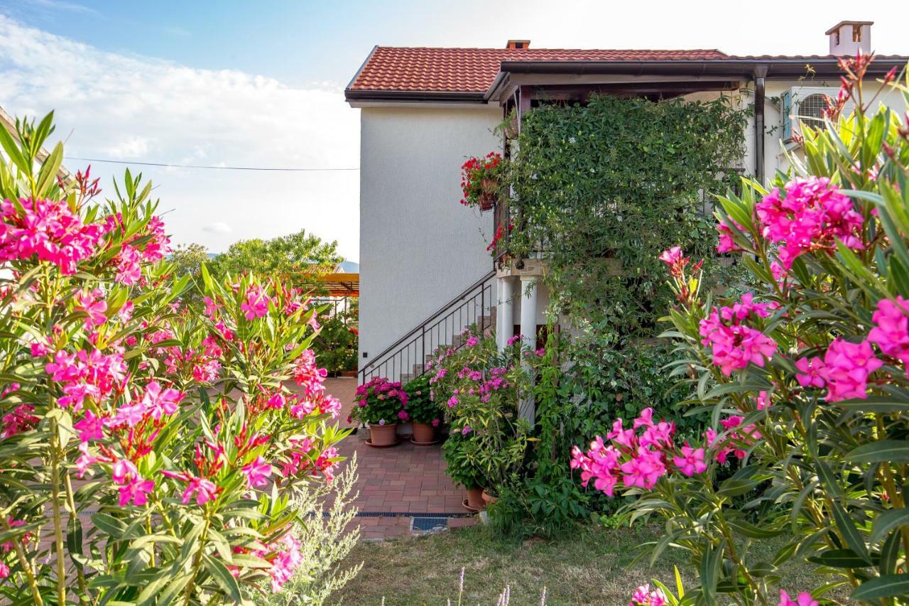 Pinezići Apartmani Strott מראה חיצוני תמונה